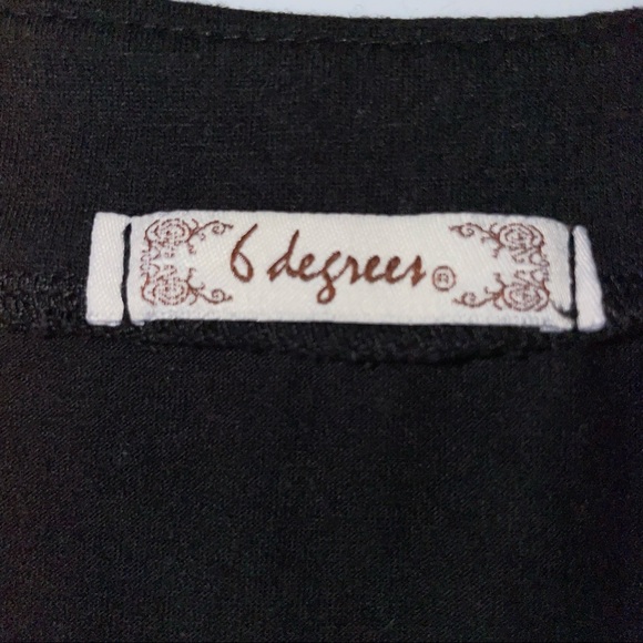 EUC braided scoop neck with ruched capped sleeves black top - Picture 4 of 4